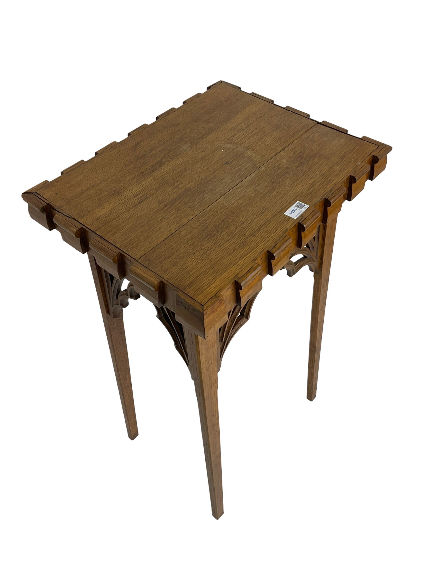 20th century ecclesiastical Gothic style oak stand - Image 3 of 6