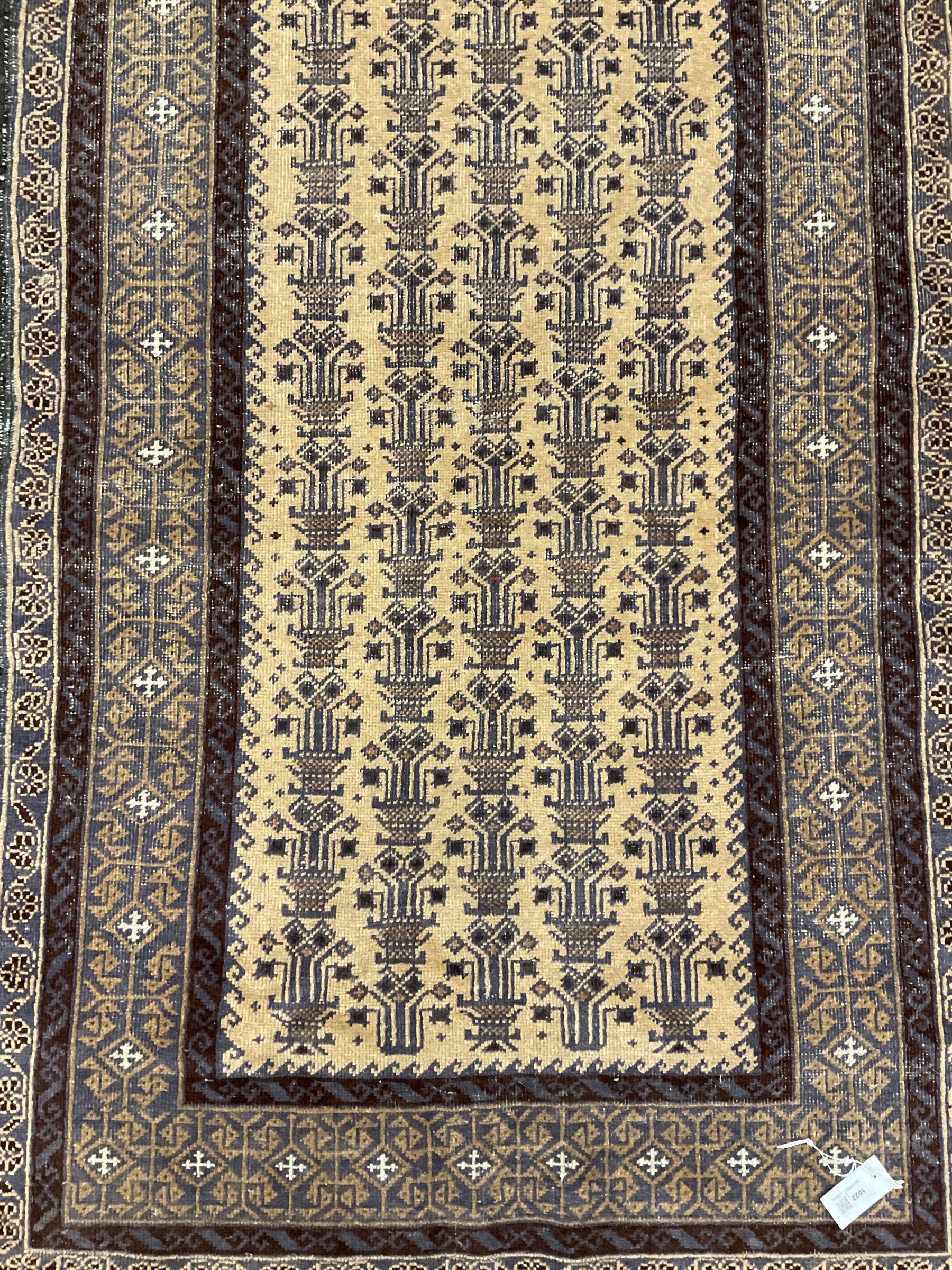 Persian pale ground rug - Image 2 of 4