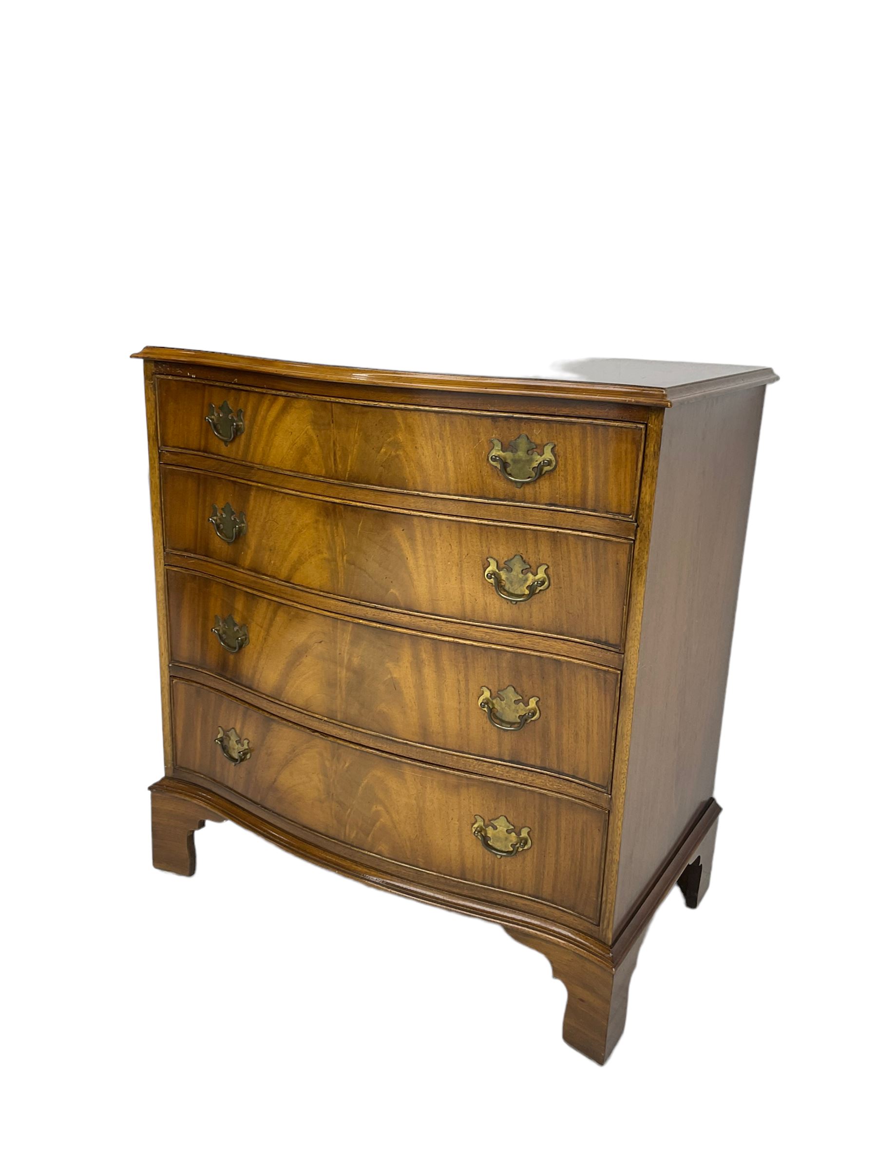 Georgian design mahogany serpentine drawer chest - Image 4 of 7