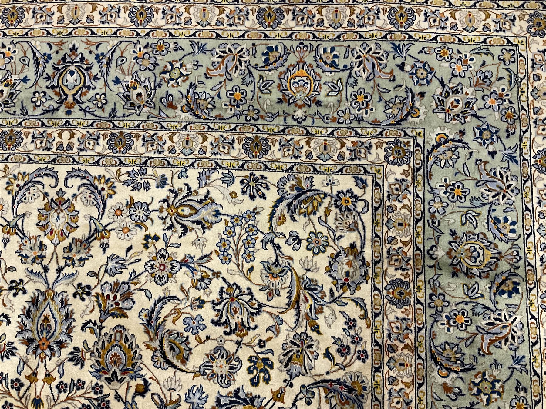 Persian Kashan ivory ground carpet - Image 3 of 5
