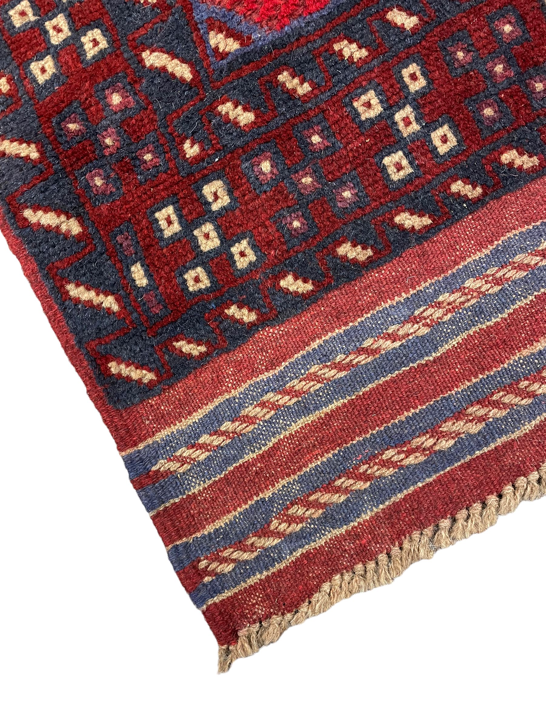 Meshwani red and blue ground runner - Image 2 of 5