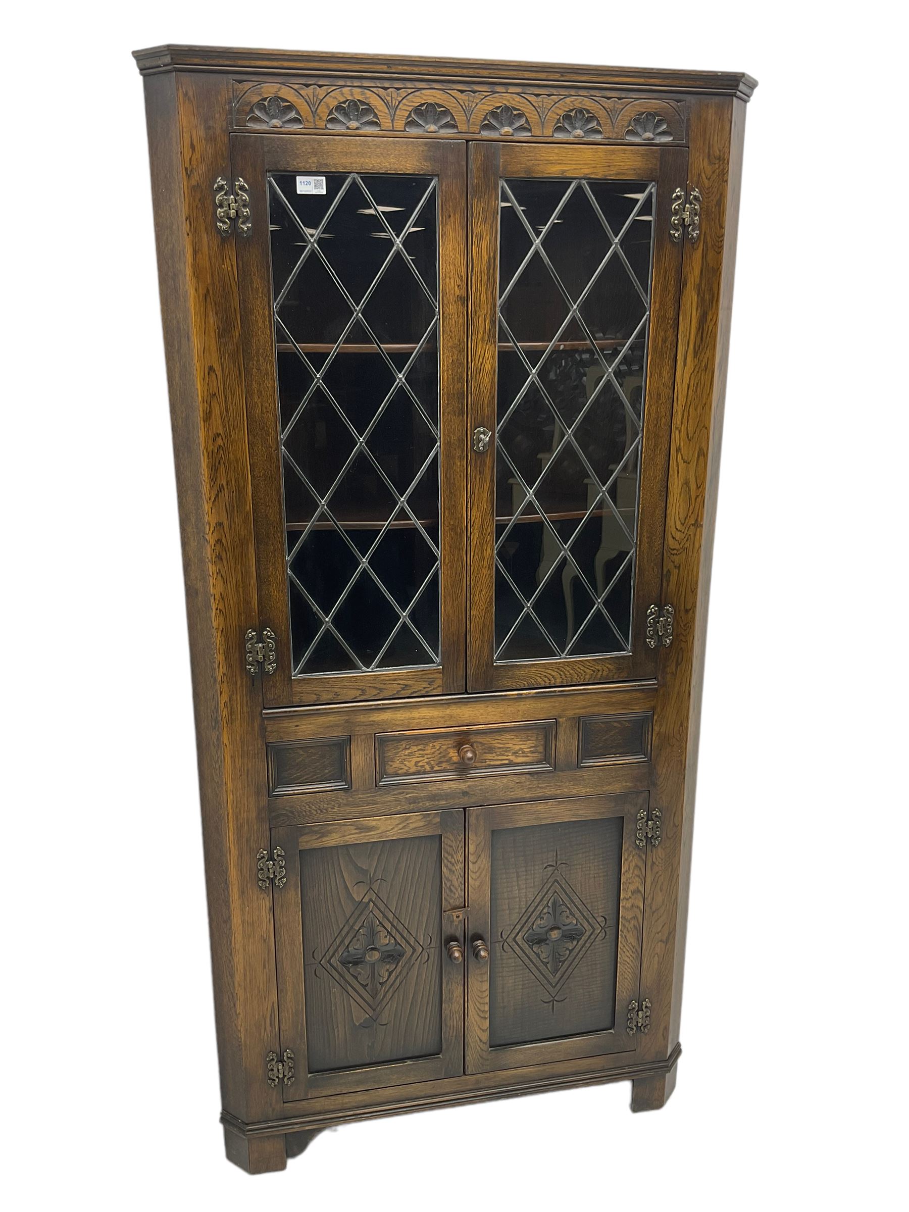 Jacobean design oak corner display cabinet - Image 3 of 5