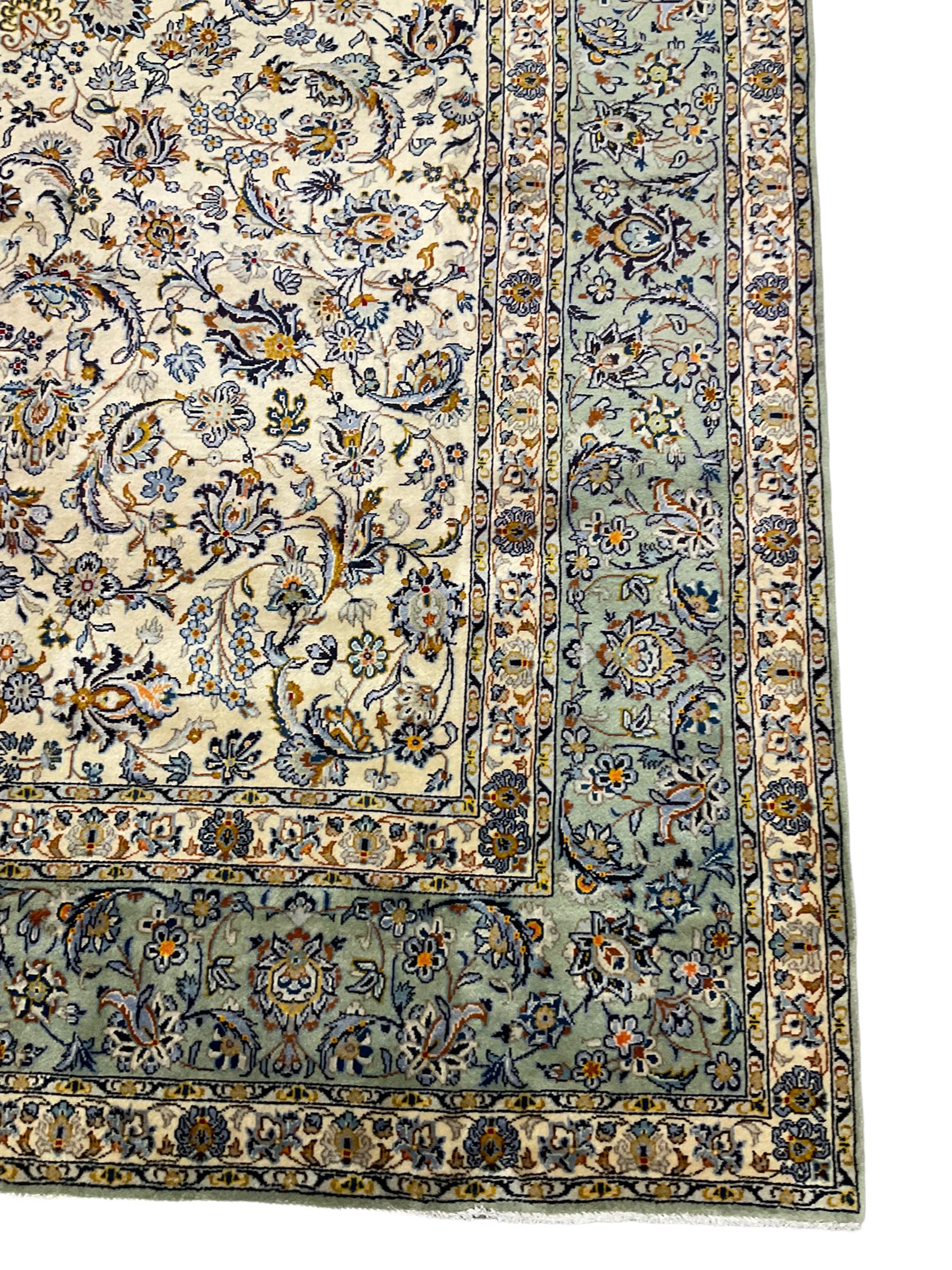 Persian Kashan ivory ground carpet - Image 2 of 5