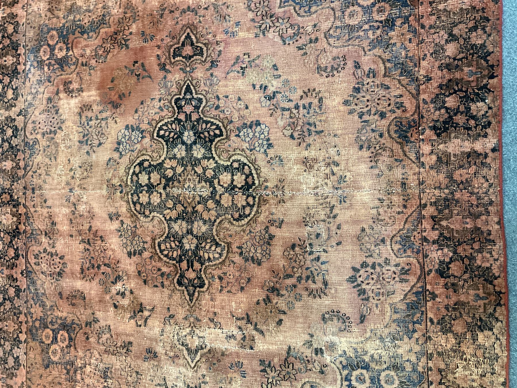 Persian rug - Image 3 of 7