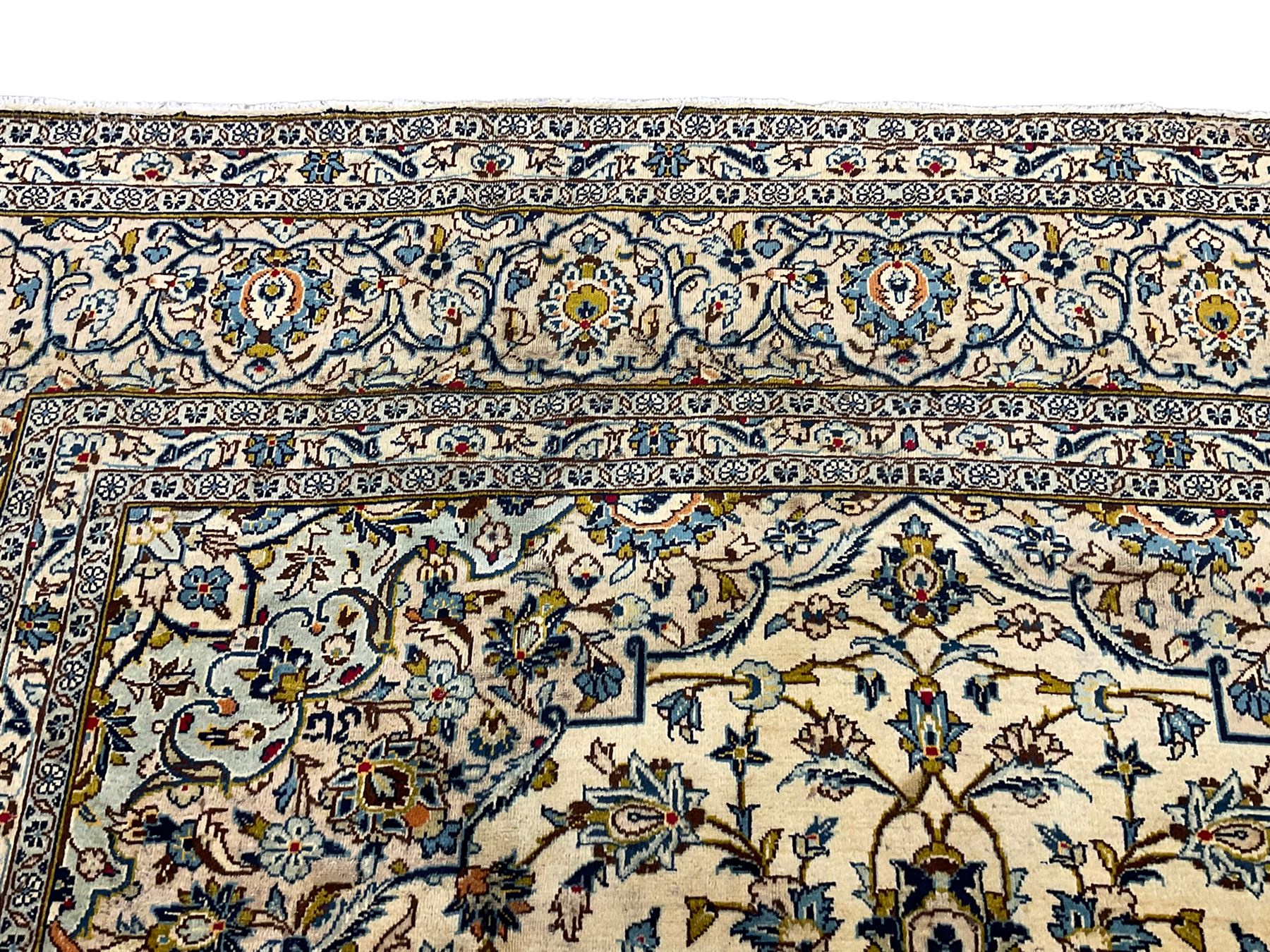 Persian Kashan golden ivory ground carpet - Image 6 of 7