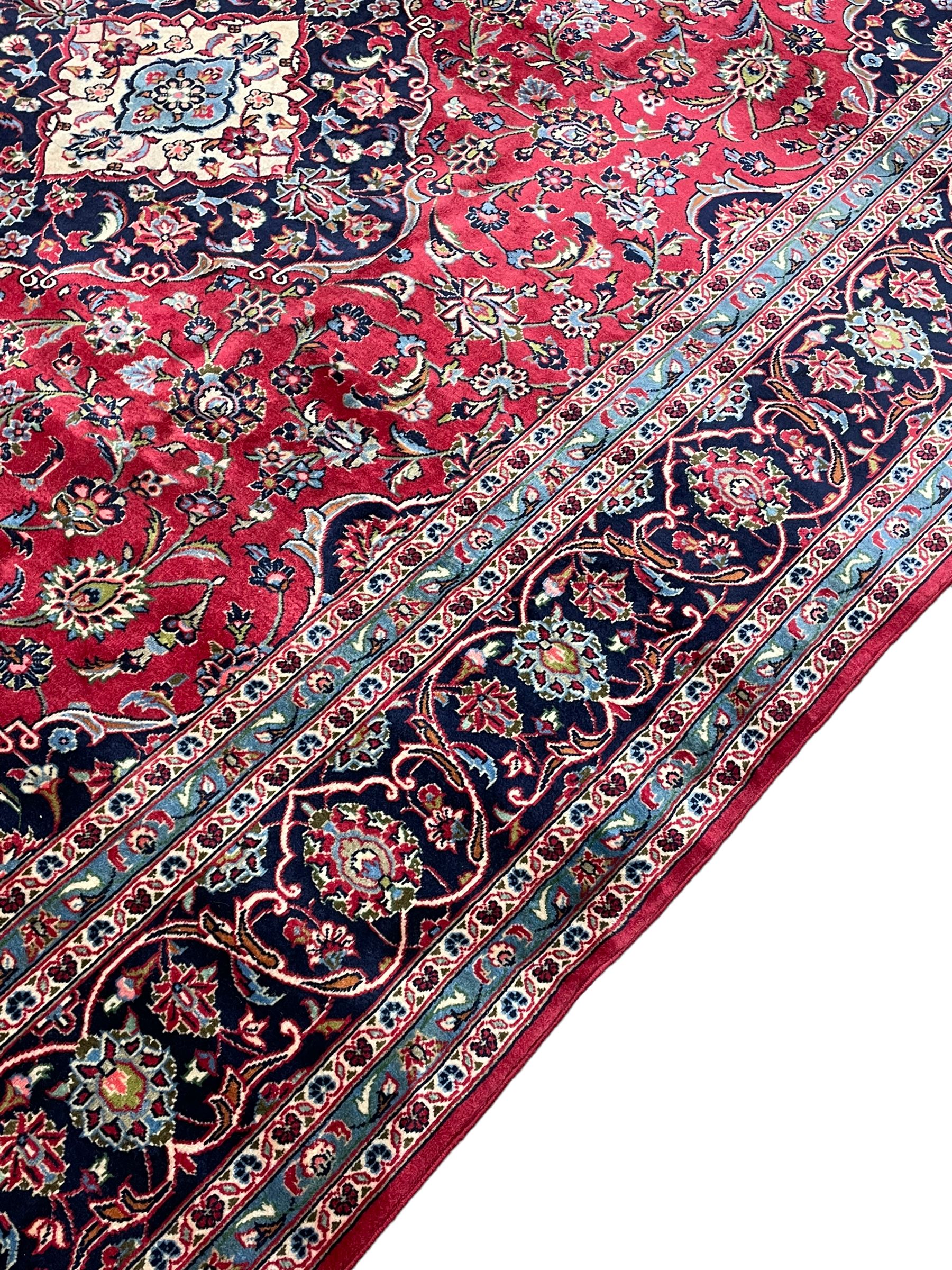 Central Persian Kashan carpet - Image 5 of 8