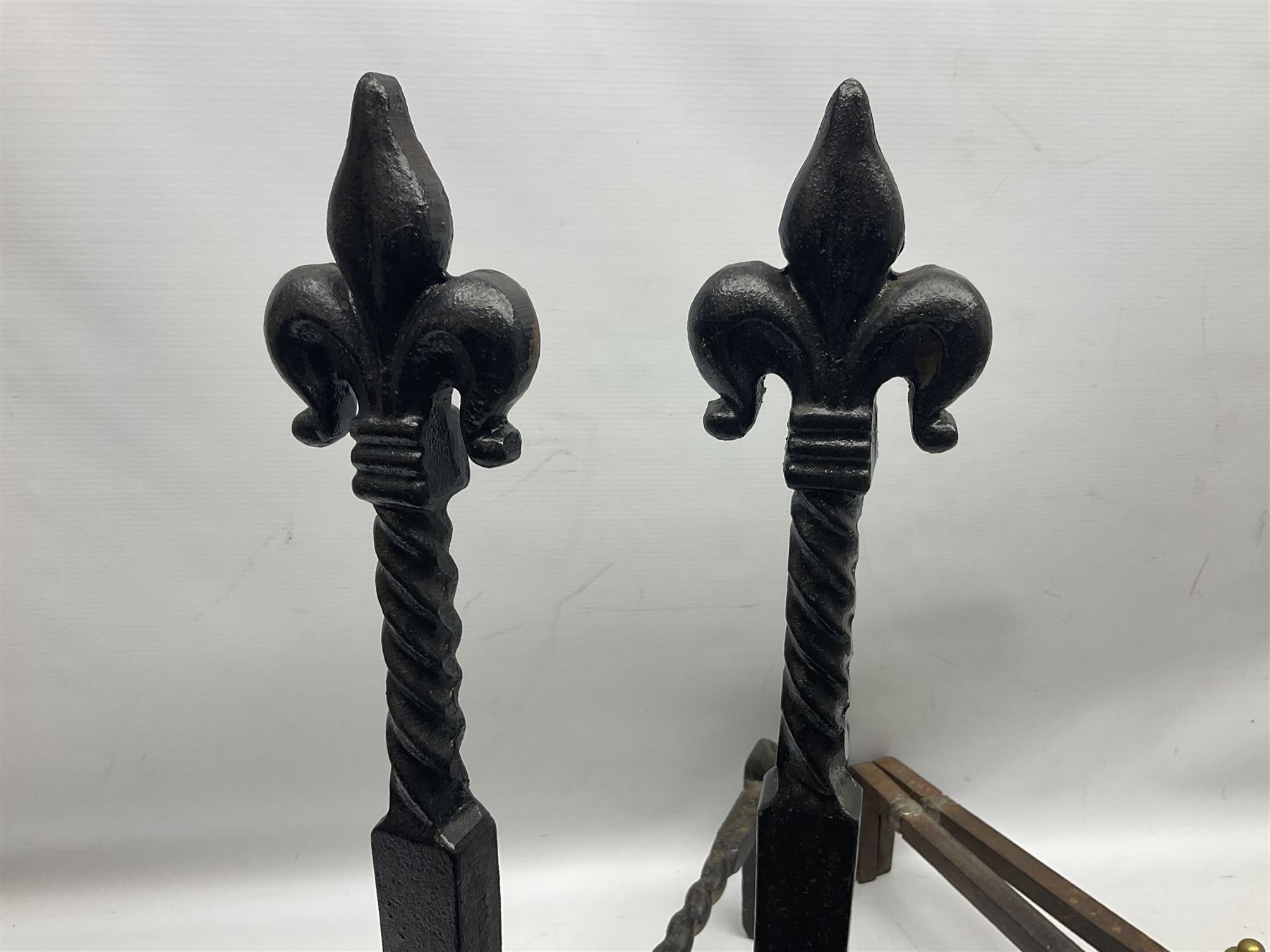 Pair of wrought iron fire dogs with fleur-de-lis finials upon twisted stems - Image 6 of 10