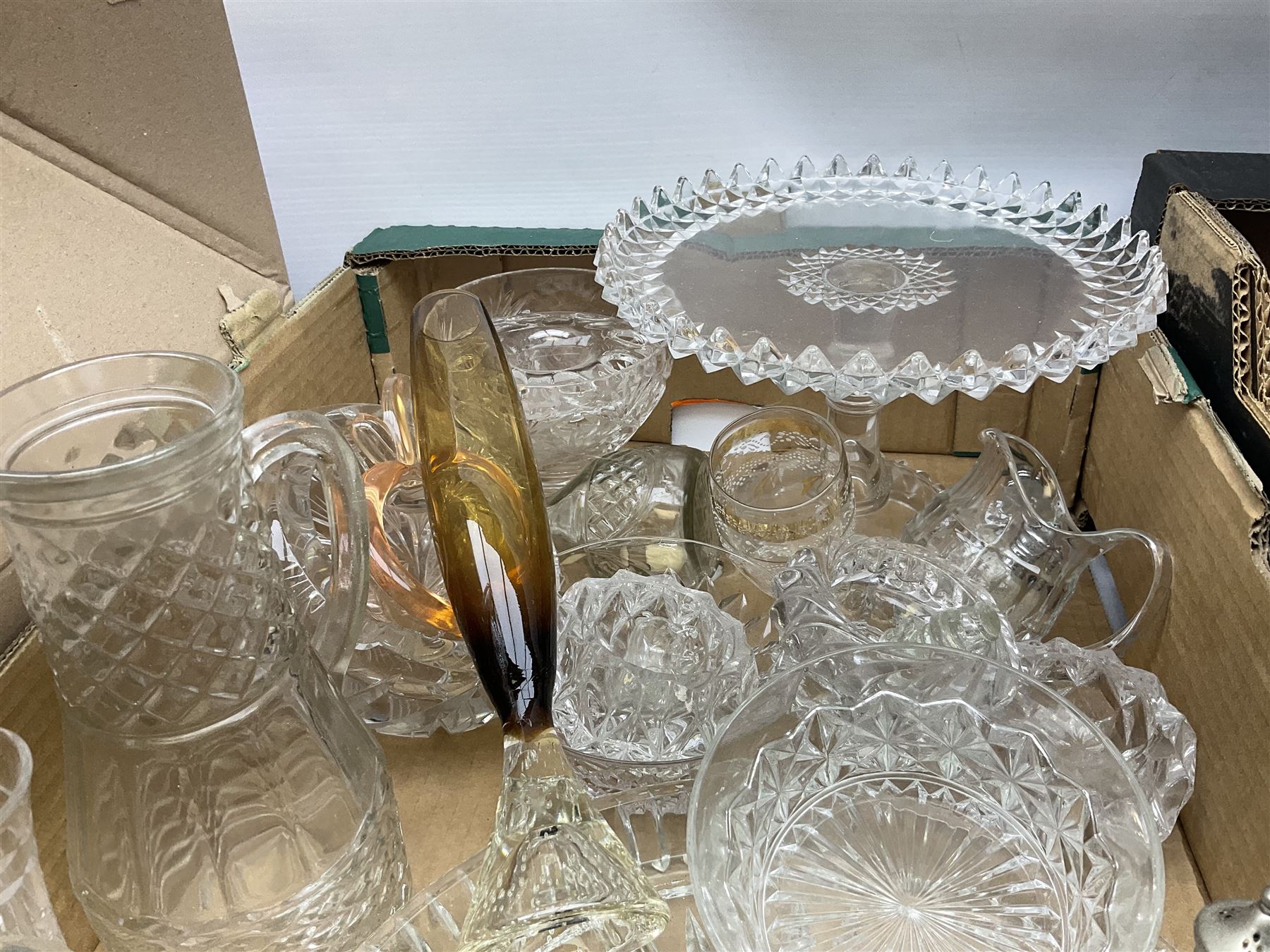 Large quantity of glassware to include art glass - Image 4 of 8
