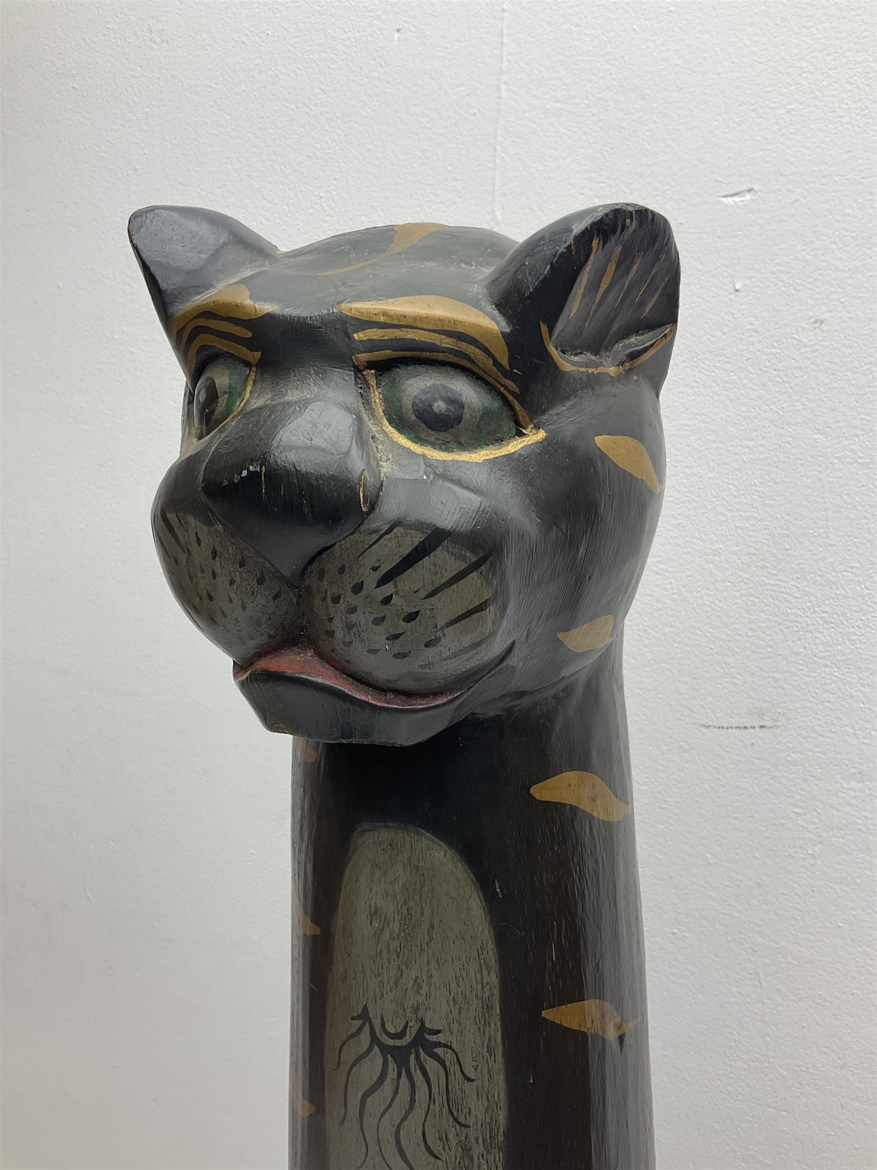 Large wood figure of a black cat with Egyptian style and gilt decoration - Image 2 of 11