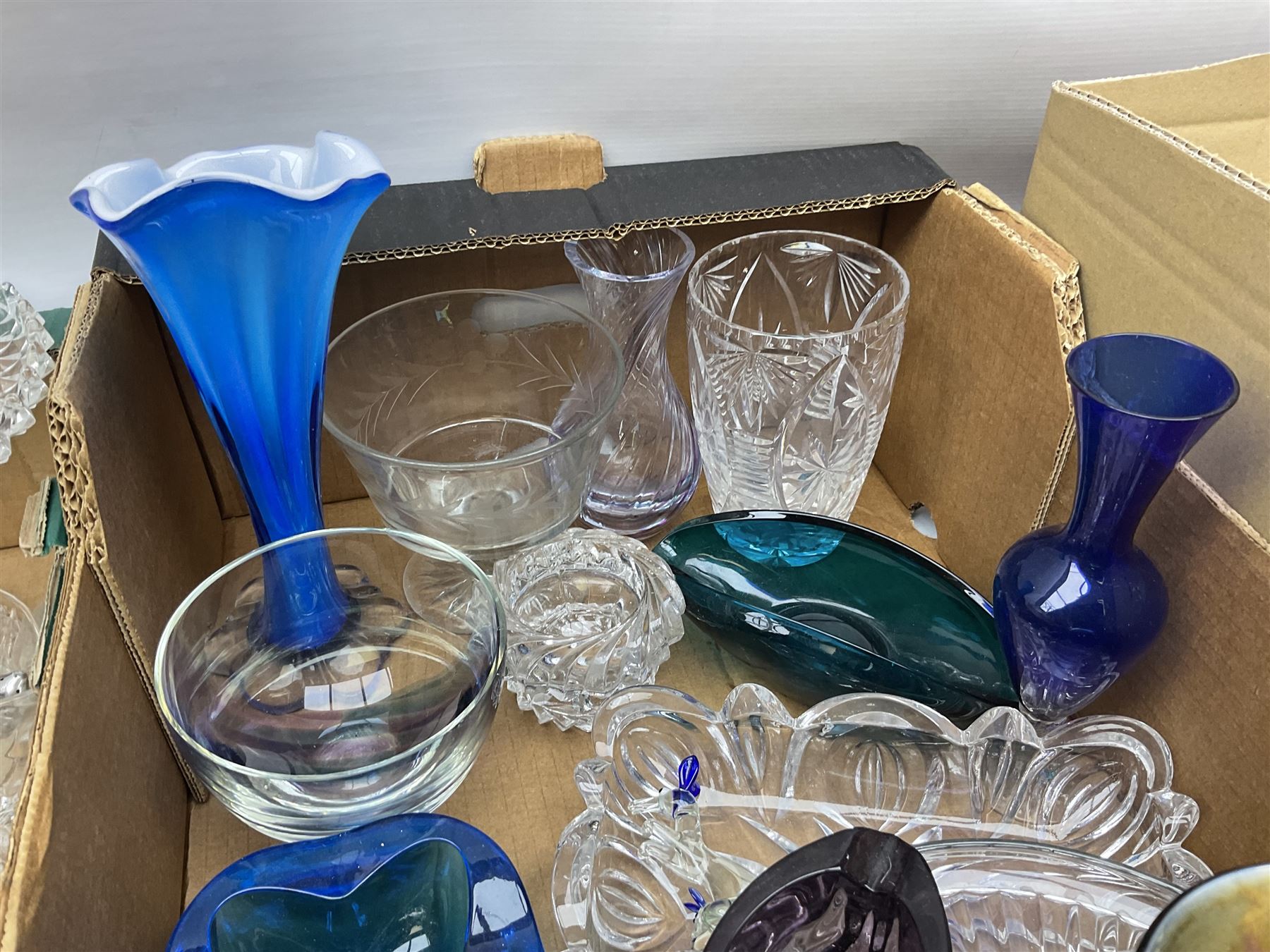 Large quantity of glassware to include art glass - Image 6 of 8