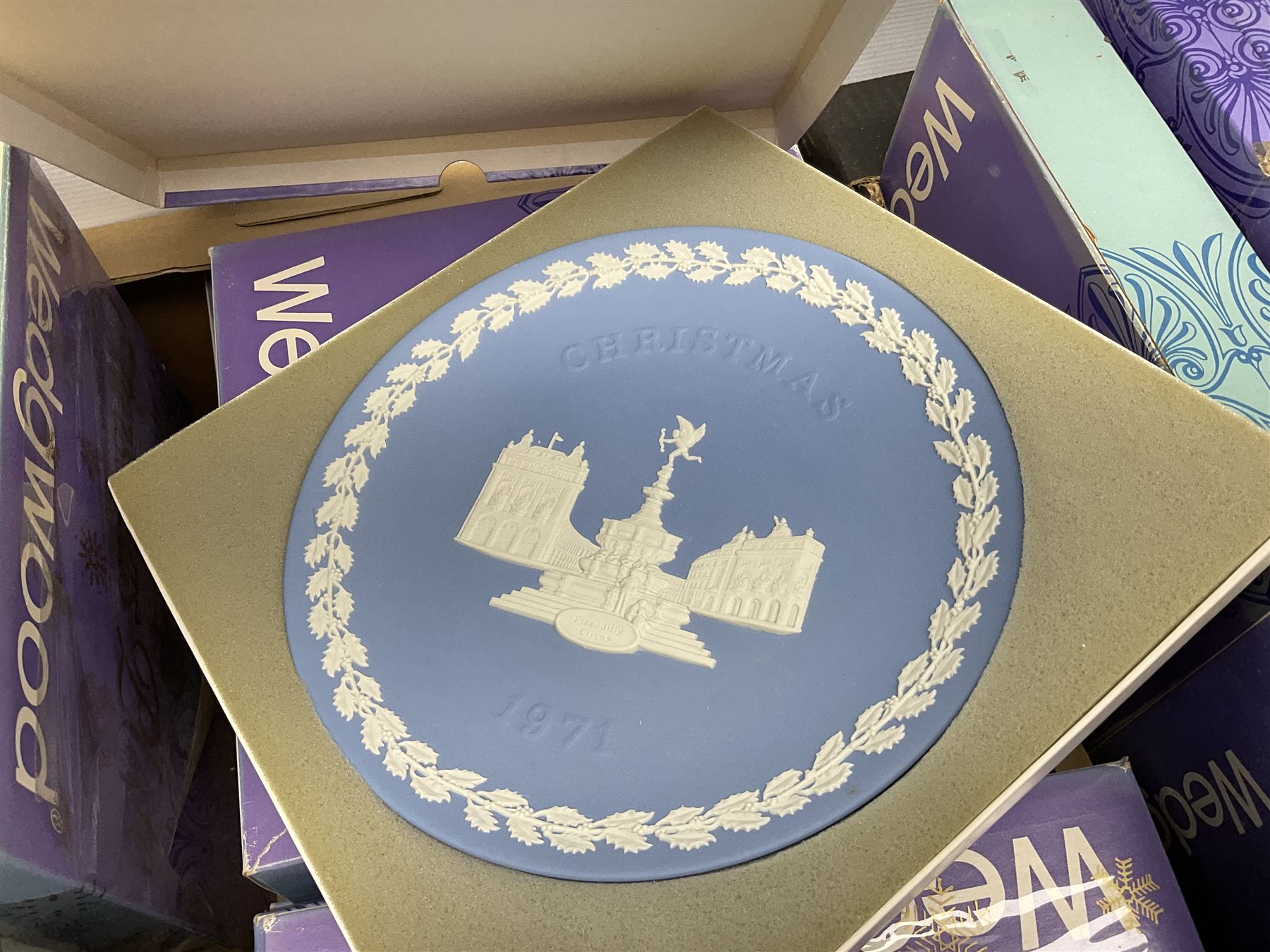 Wedgwood Jasperware Christmas collectors plates to include London Landmarks - Image 3 of 3