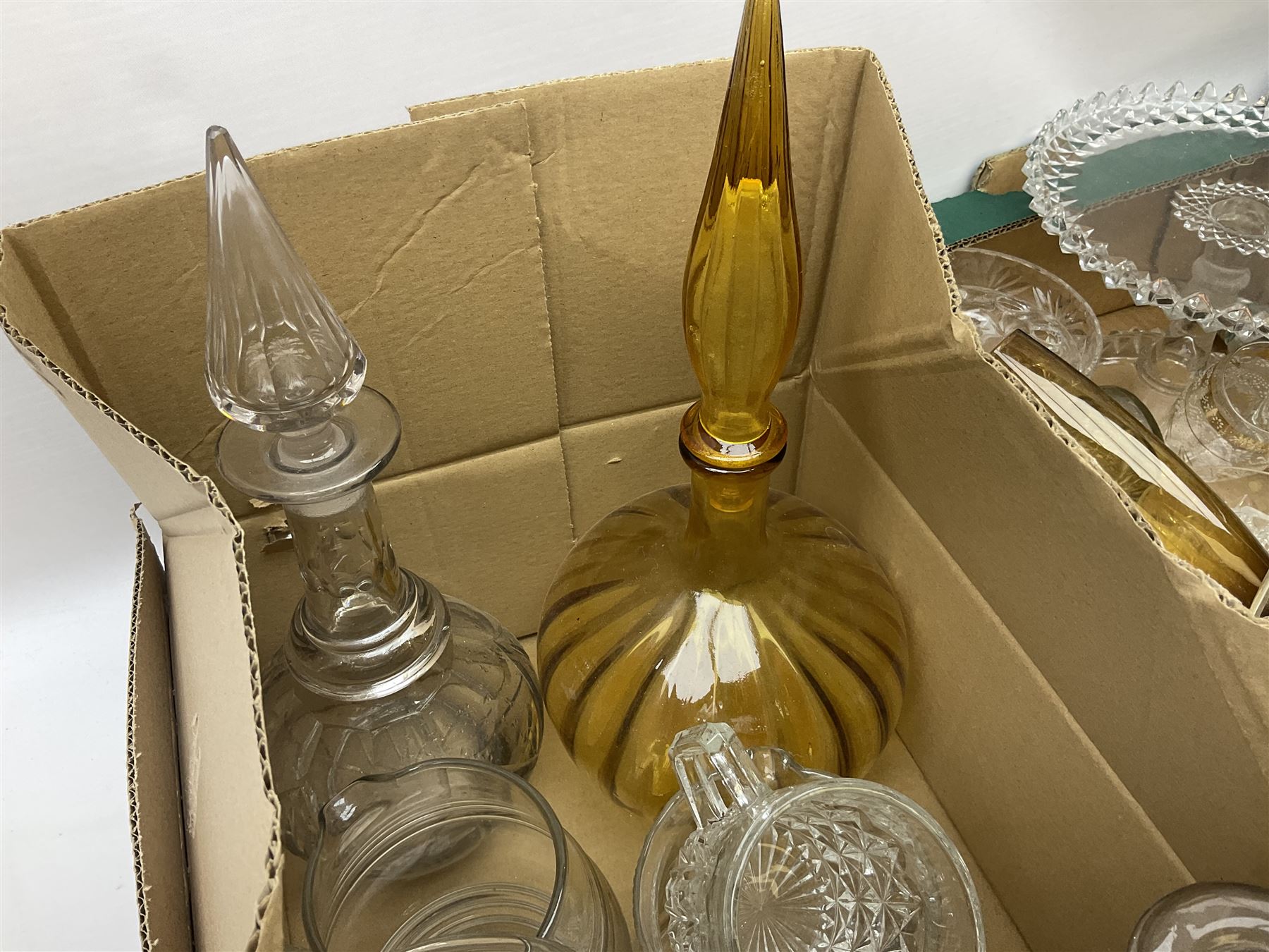 Large quantity of glassware to include art glass - Image 2 of 8