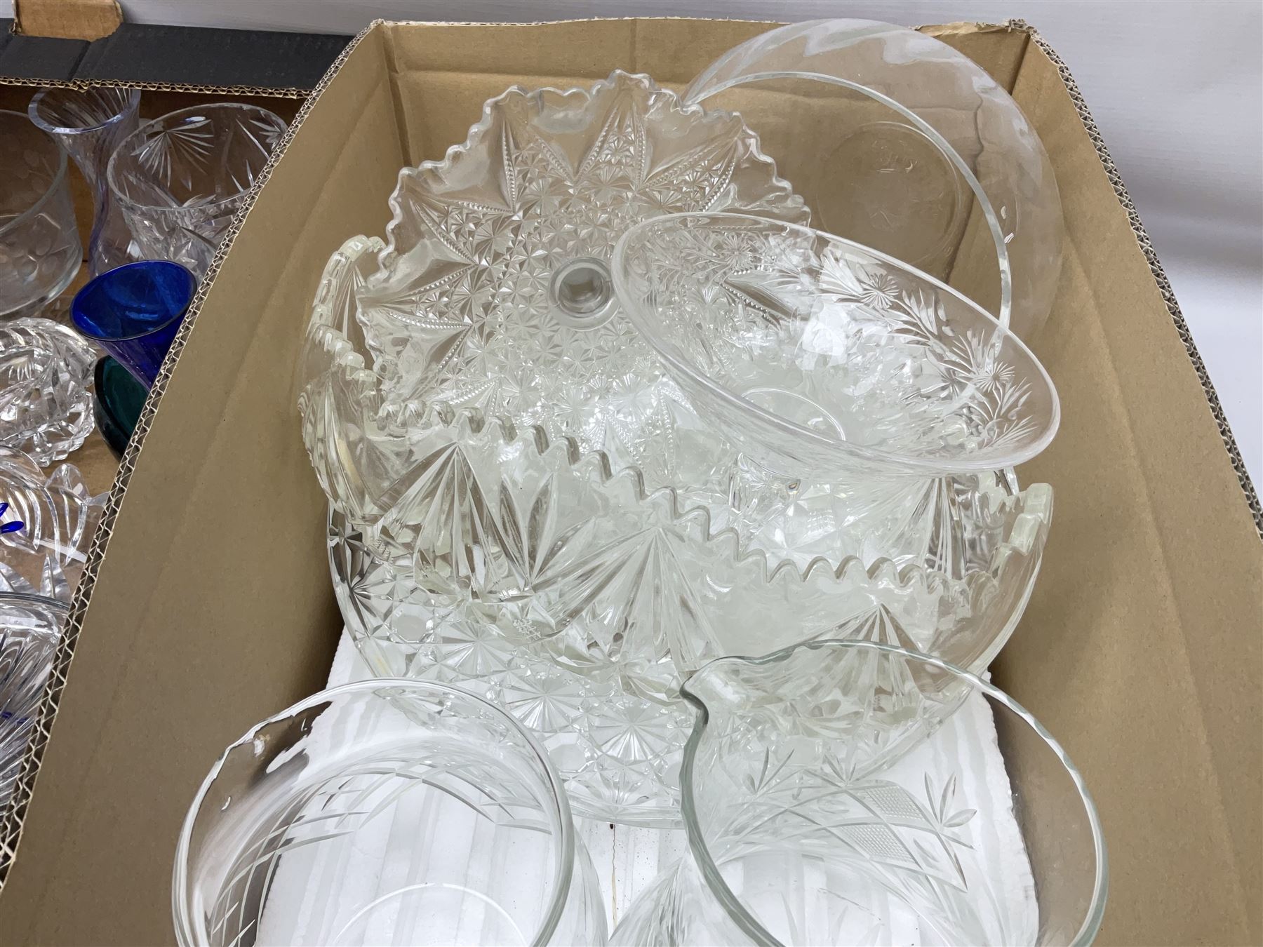 Large quantity of glassware to include art glass - Image 8 of 8