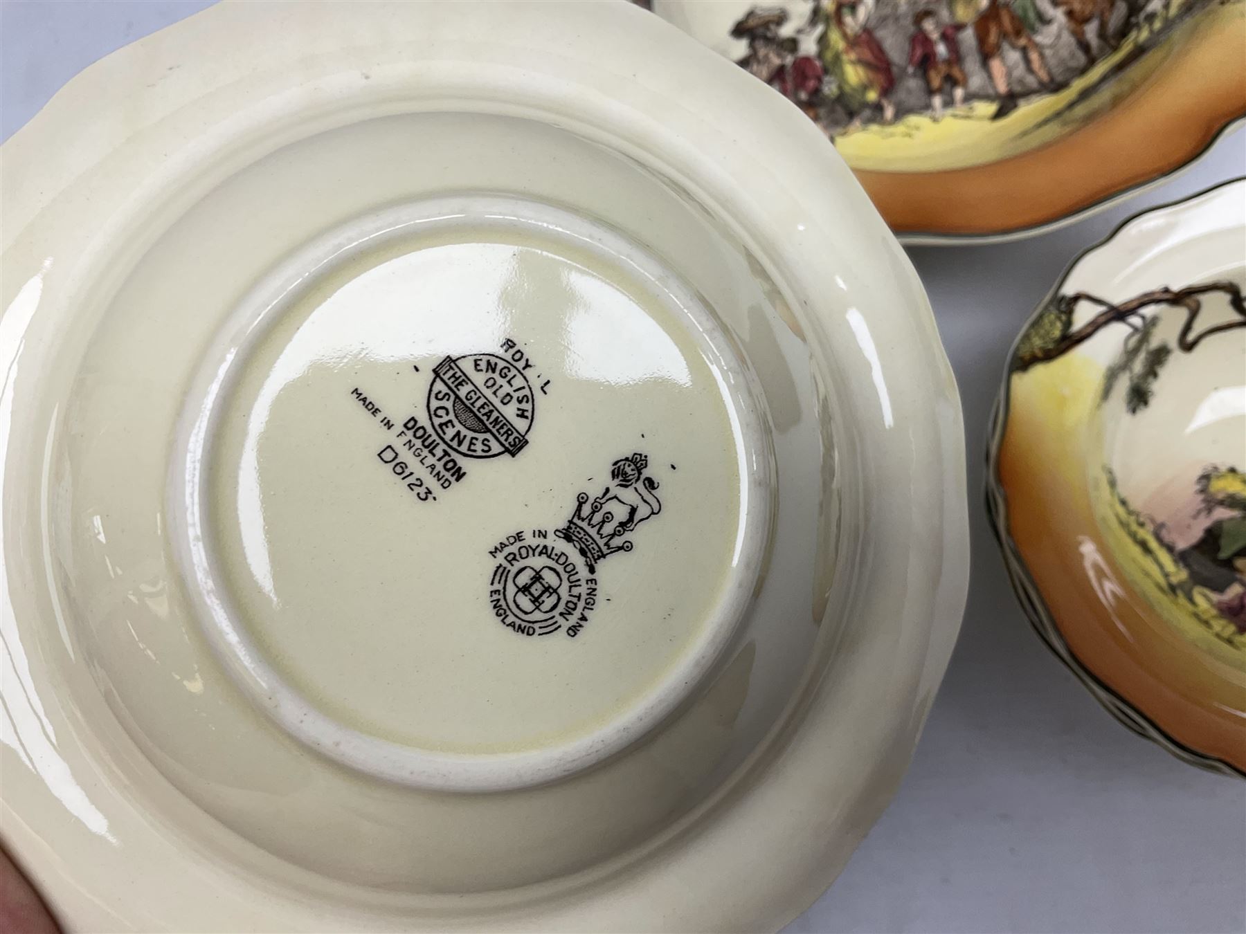 Set of six small Royal Doulton Gleaners bowls together with further larger bowl - Image 3 of 5