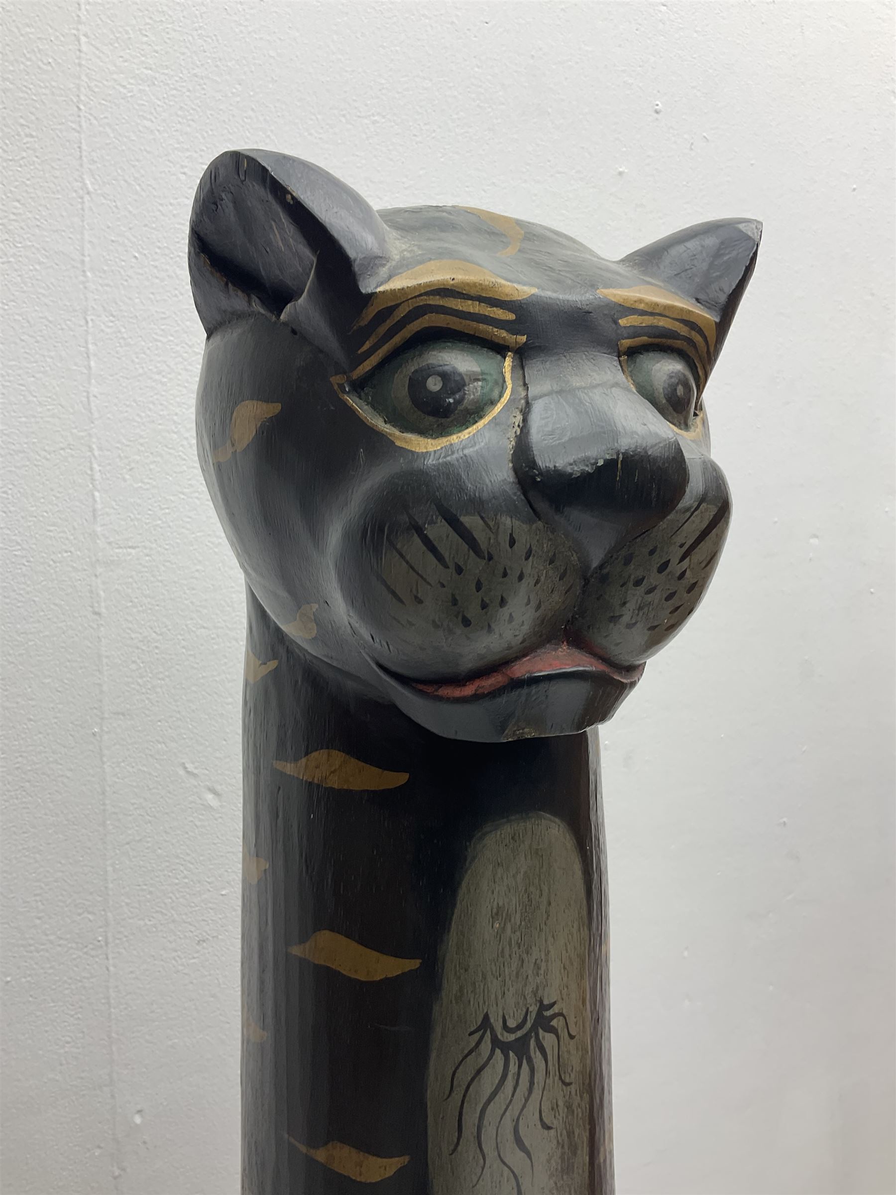 Large wood figure of a black cat with Egyptian style and gilt decoration - Image 3 of 11