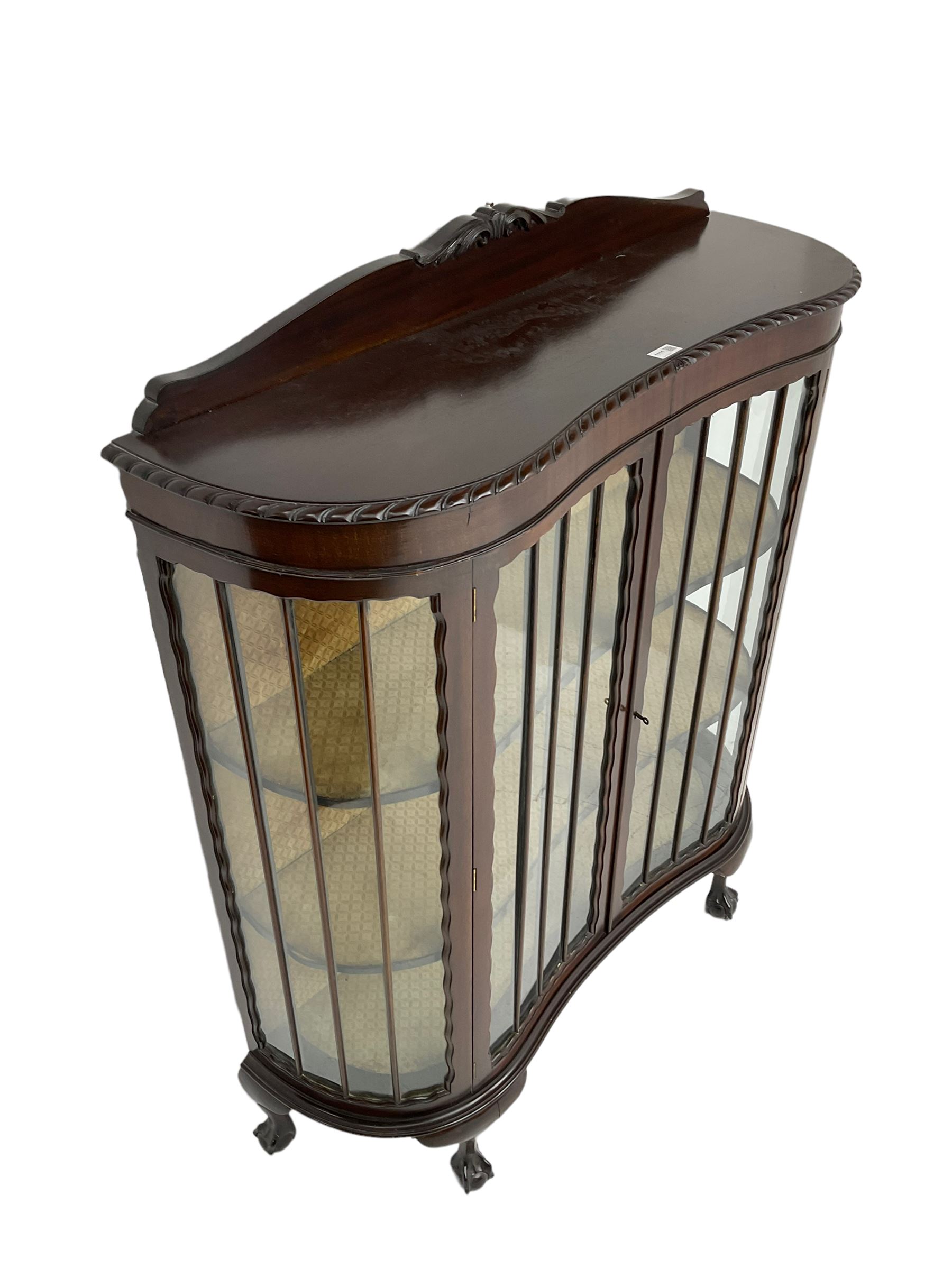 Early 20th century mahogany serpentine display cabinet - Image 3 of 4