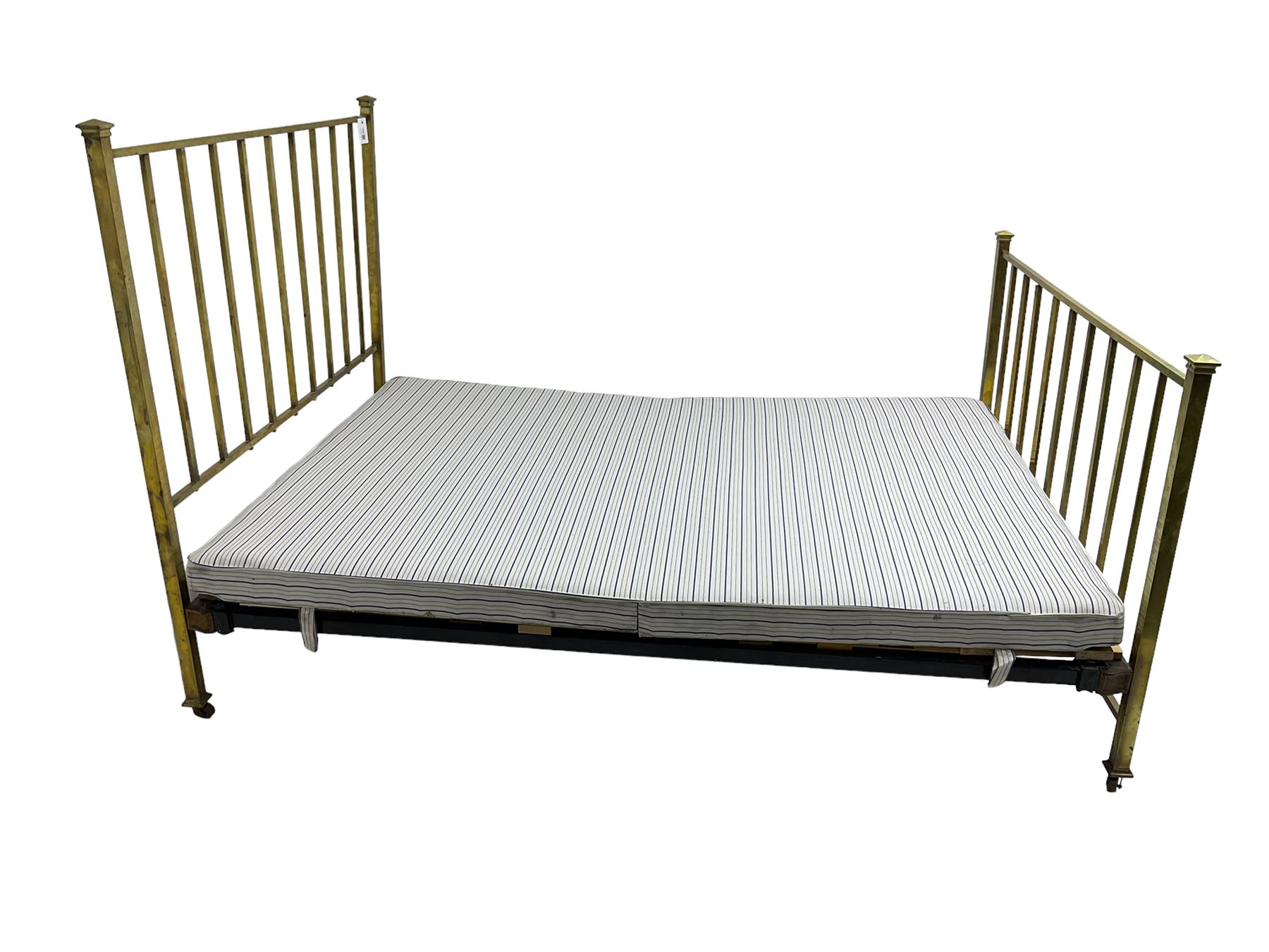 Edwardian brass 4' 6'' double bedstead - Image 3 of 10