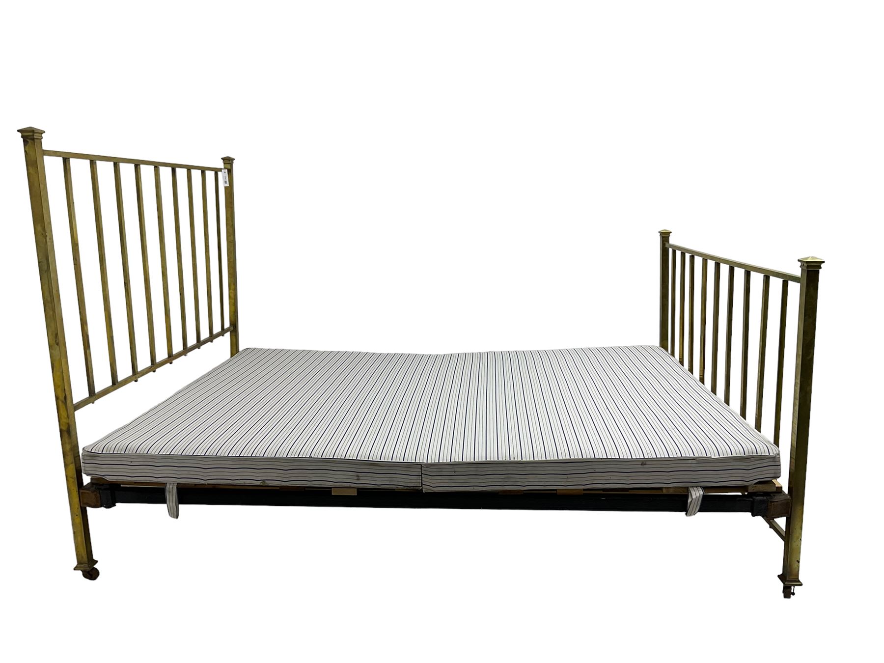 Edwardian brass 4' 6'' double bedstead - Image 4 of 10