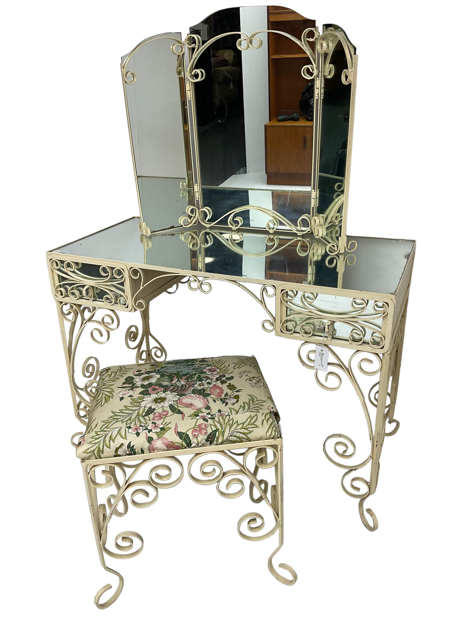 Cream painted scroll work wrought metal dressing table - Image 4 of 4