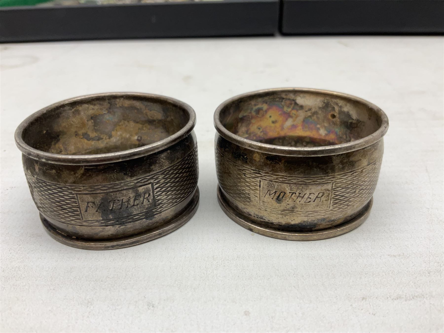 Pair of silver napkin rings - Image 3 of 12