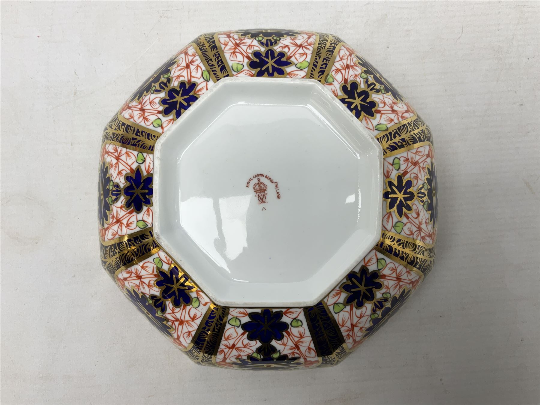Royal Crown Derby Imari bowl of octagonal form - Image 5 of 6