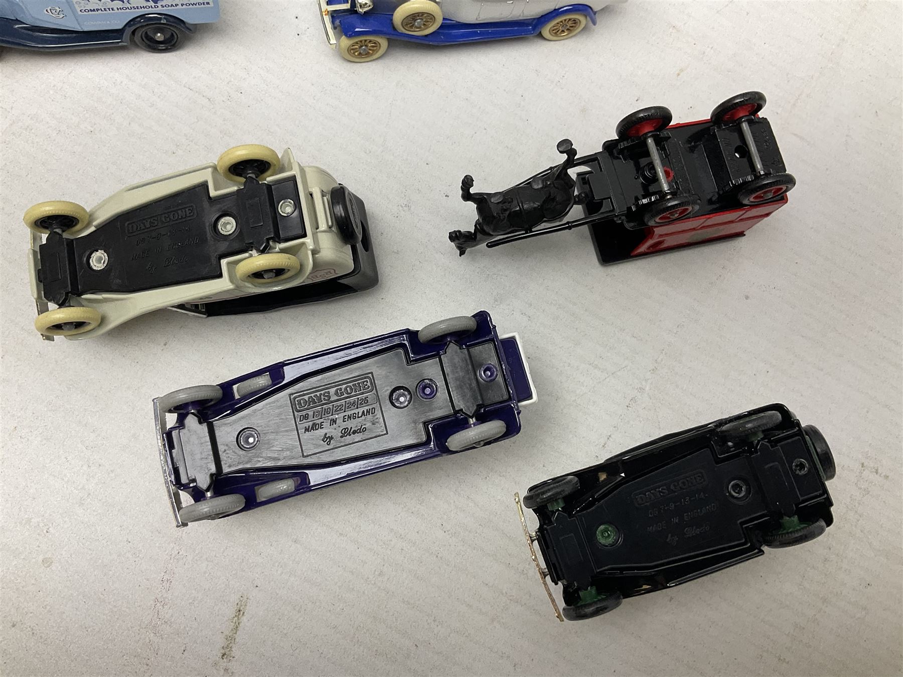 Collection of die-cast vehicles to include Corgi - Image 15 of 16