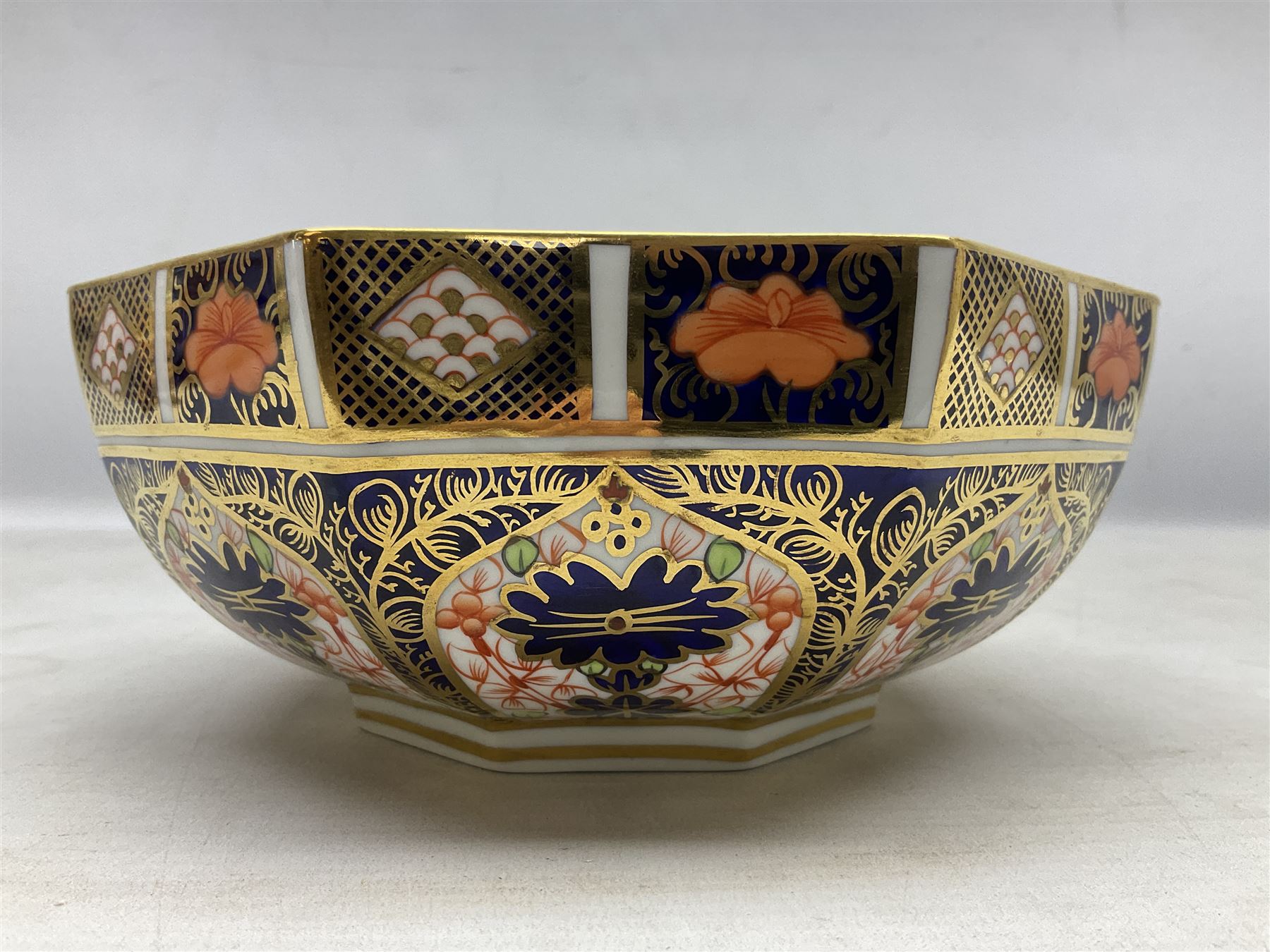 Royal Crown Derby Imari bowl of octagonal form - Image 3 of 6