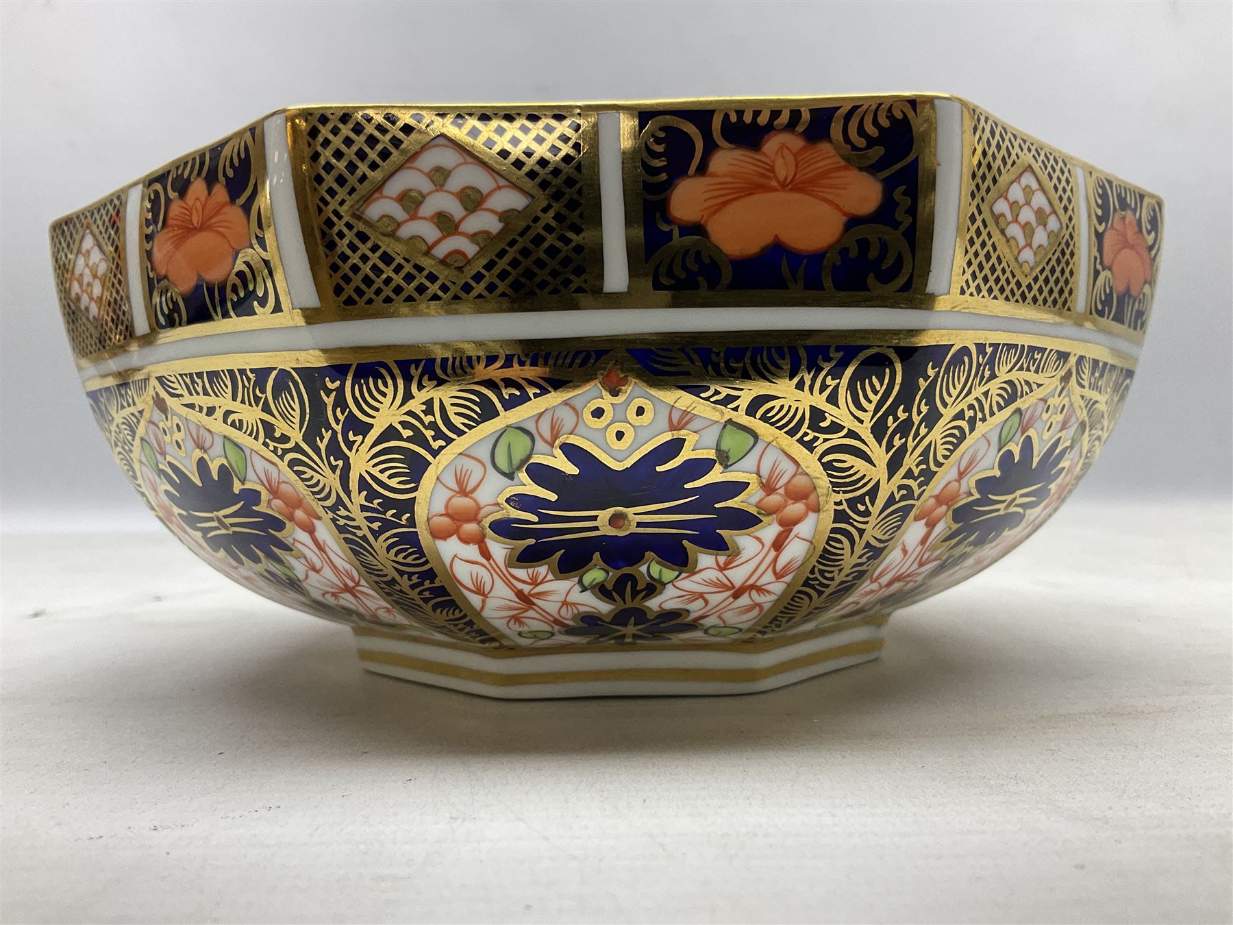 Royal Crown Derby Imari bowl of octagonal form - Image 4 of 6