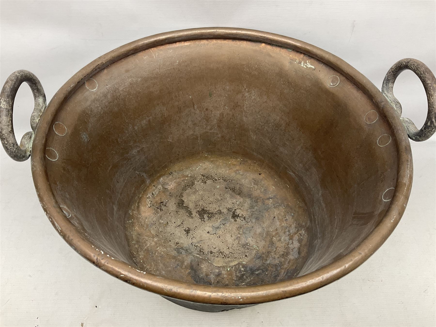 Large Twin handled copper bucket - Image 3 of 7