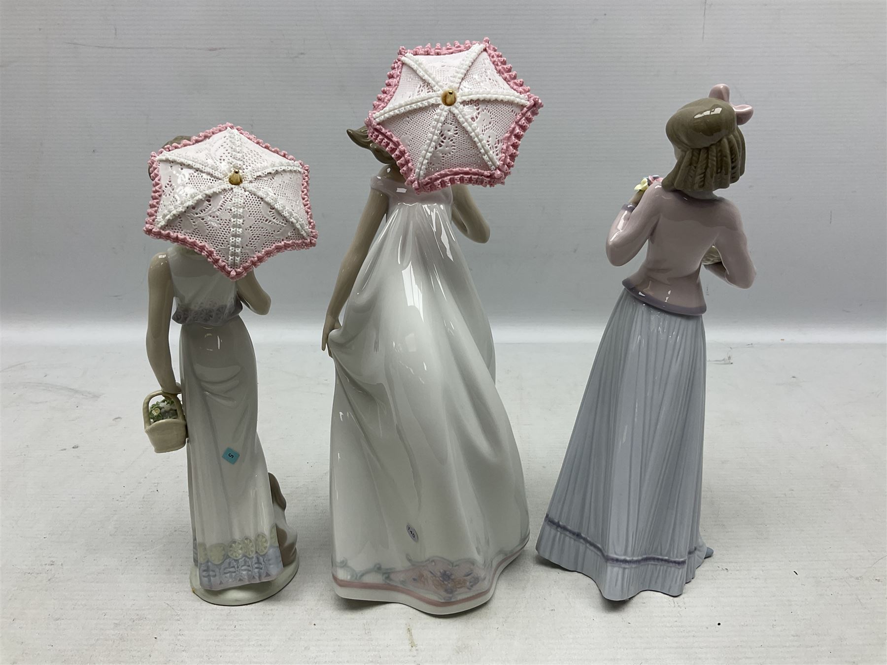 Three Lladro figures - Image 2 of 17