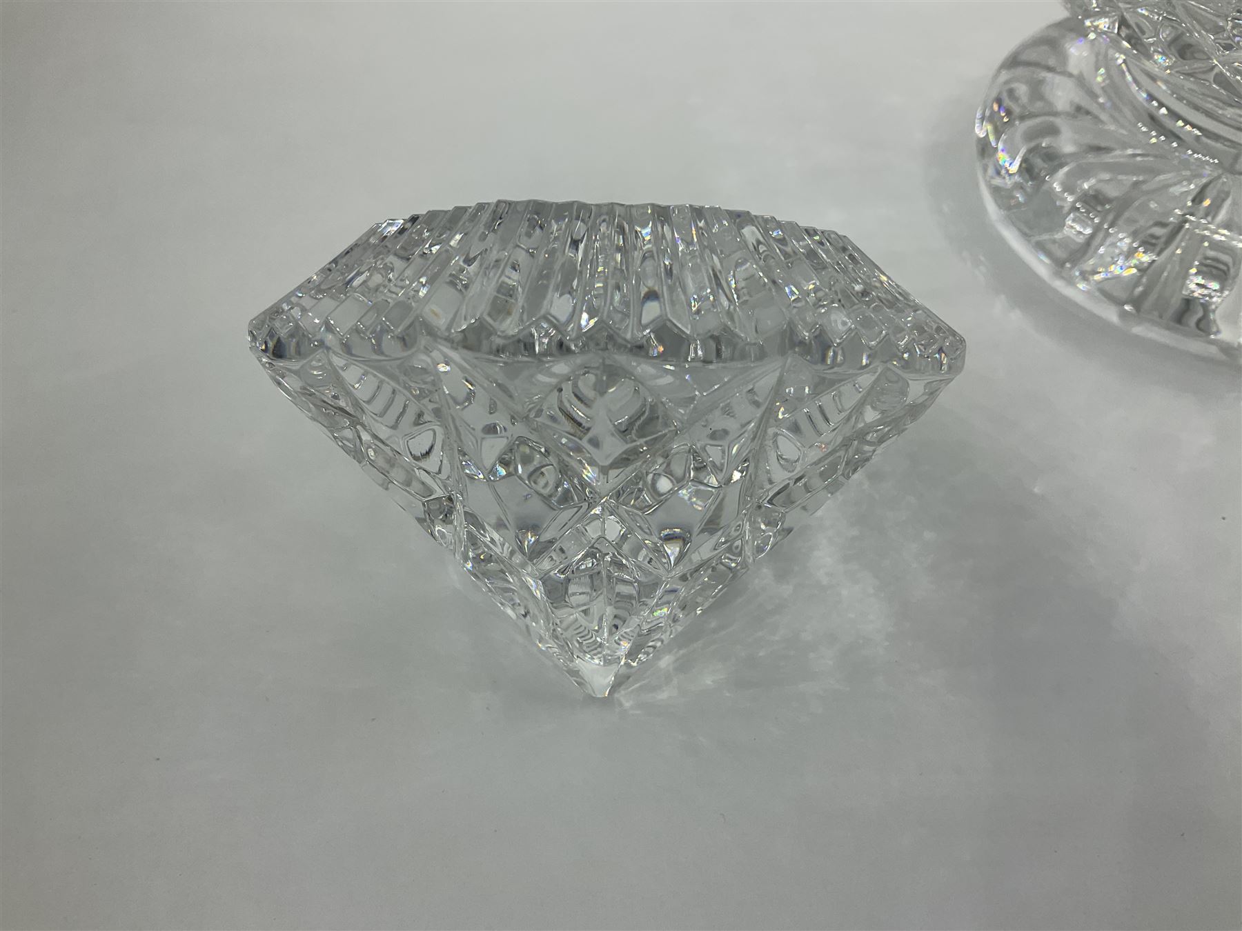 Waterford Crystal Coleen pattern cut glass decanter and Waterford cut glass octagonal pyramid shaped - Image 3 of 8