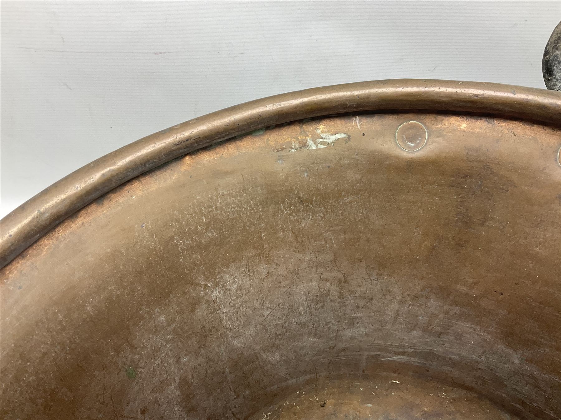 Large Twin handled copper bucket - Image 6 of 7