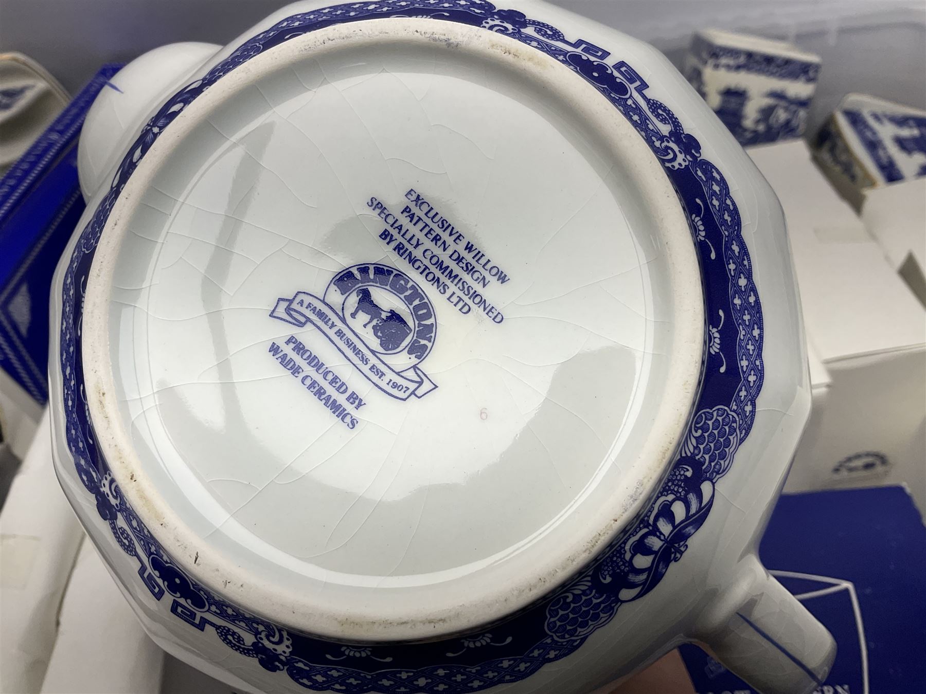 Large quantity of Ringtons blue and white Willow pattern ceramics - Image 3 of 10