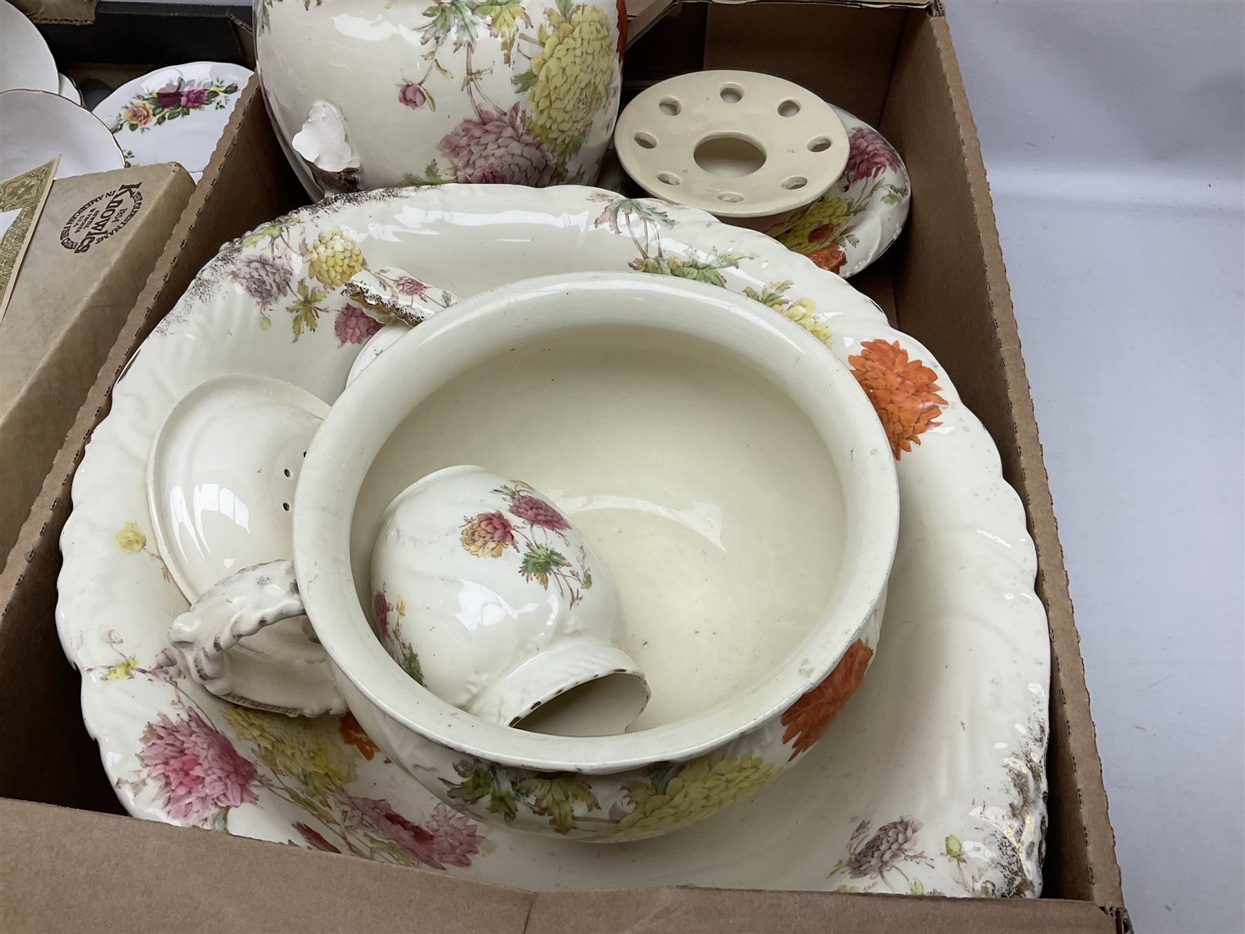 Two Royal Albert Old Country Roses pattern teacup trios - Image 10 of 22