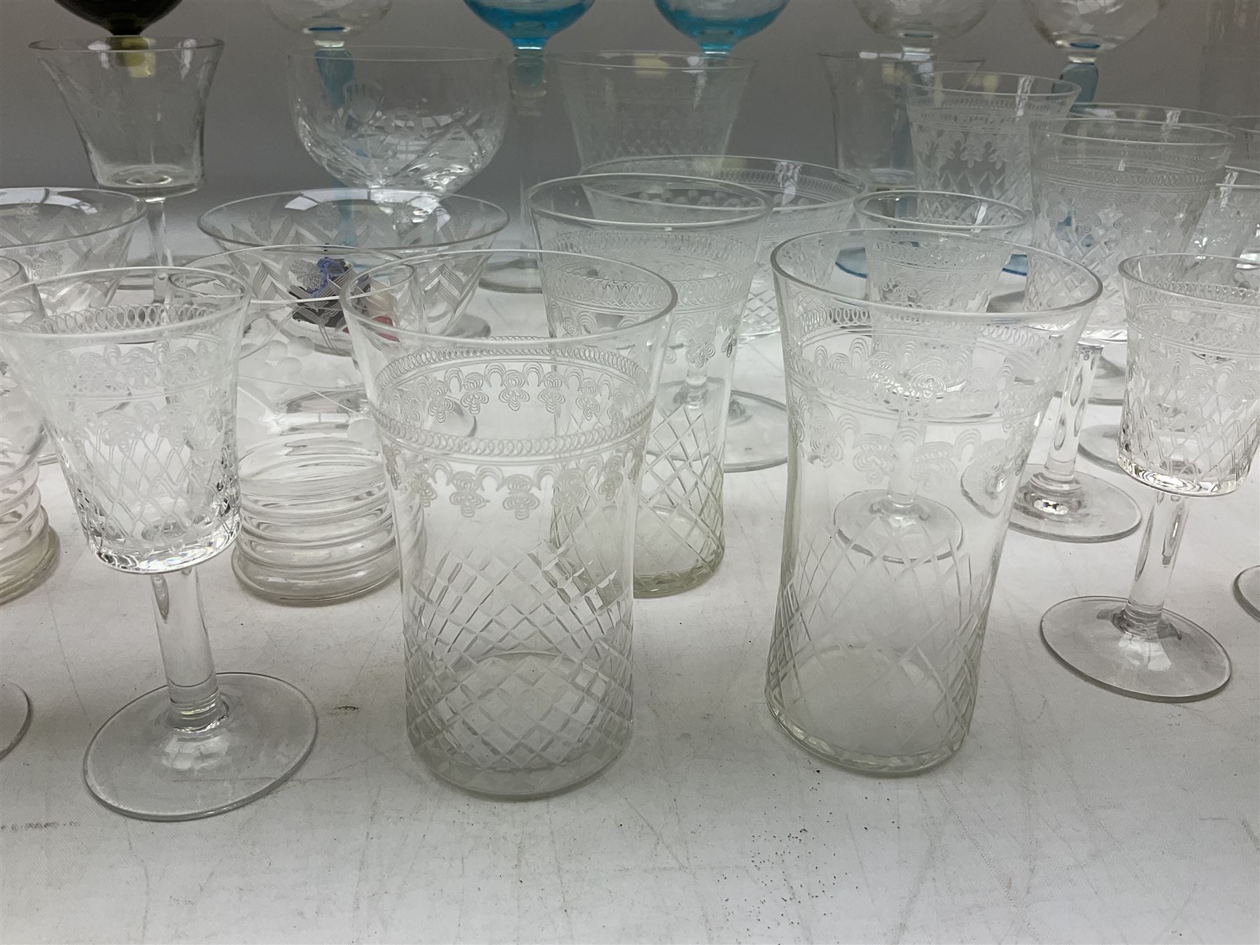 Glassware to include wine glasses - Image 2 of 7