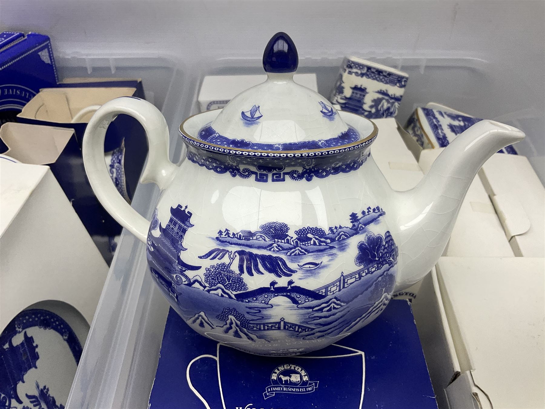 Large quantity of Ringtons blue and white Willow pattern ceramics - Image 2 of 10
