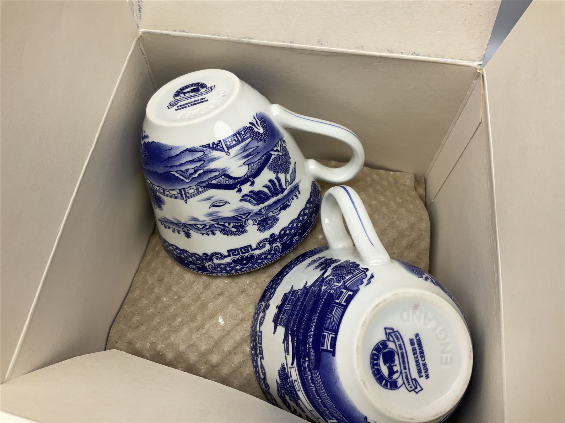 Large quantity of Ringtons blue and white Willow pattern ceramics - Image 6 of 10