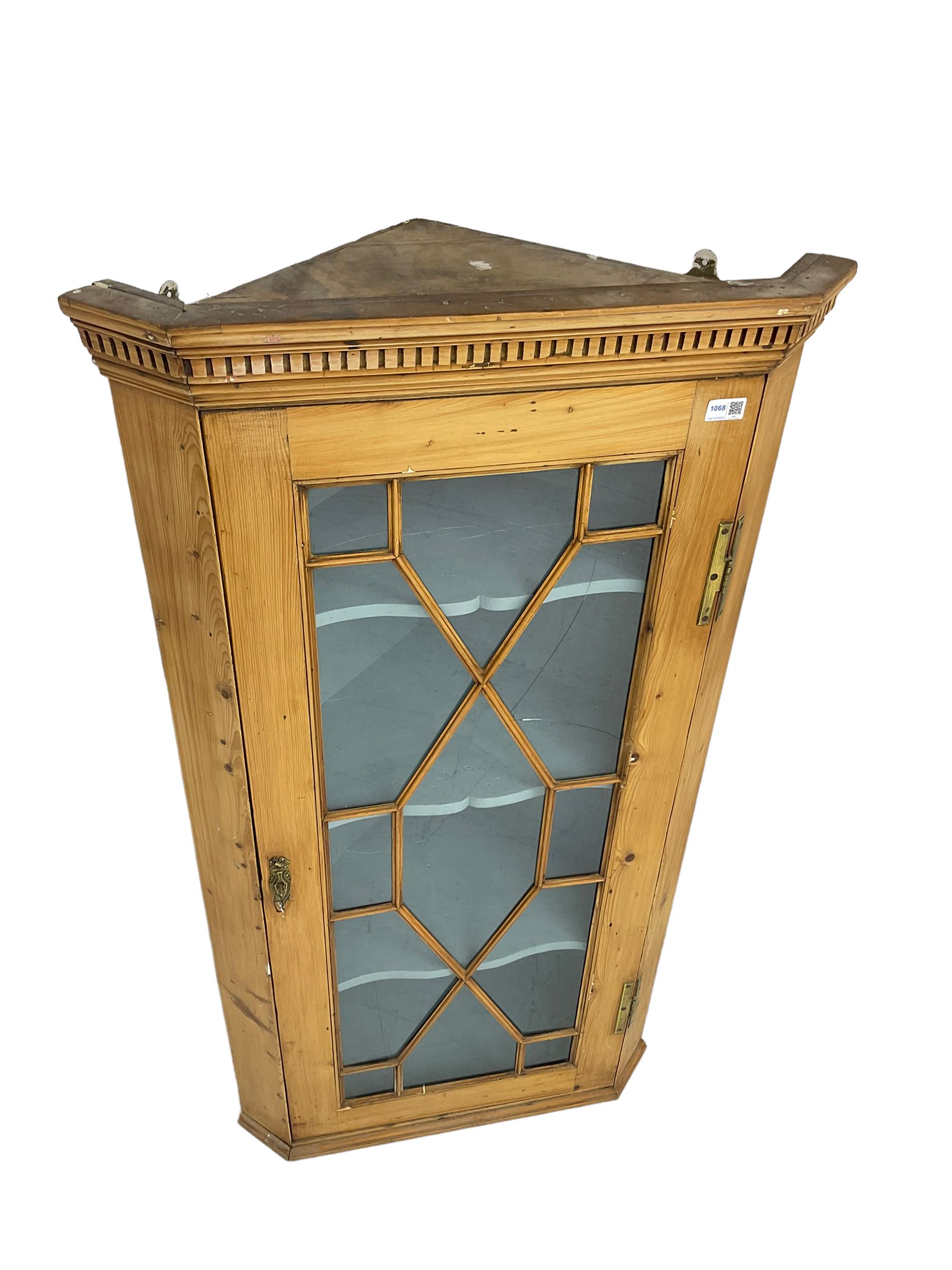 Early 19th century pine corner cabinet - Image 4 of 7