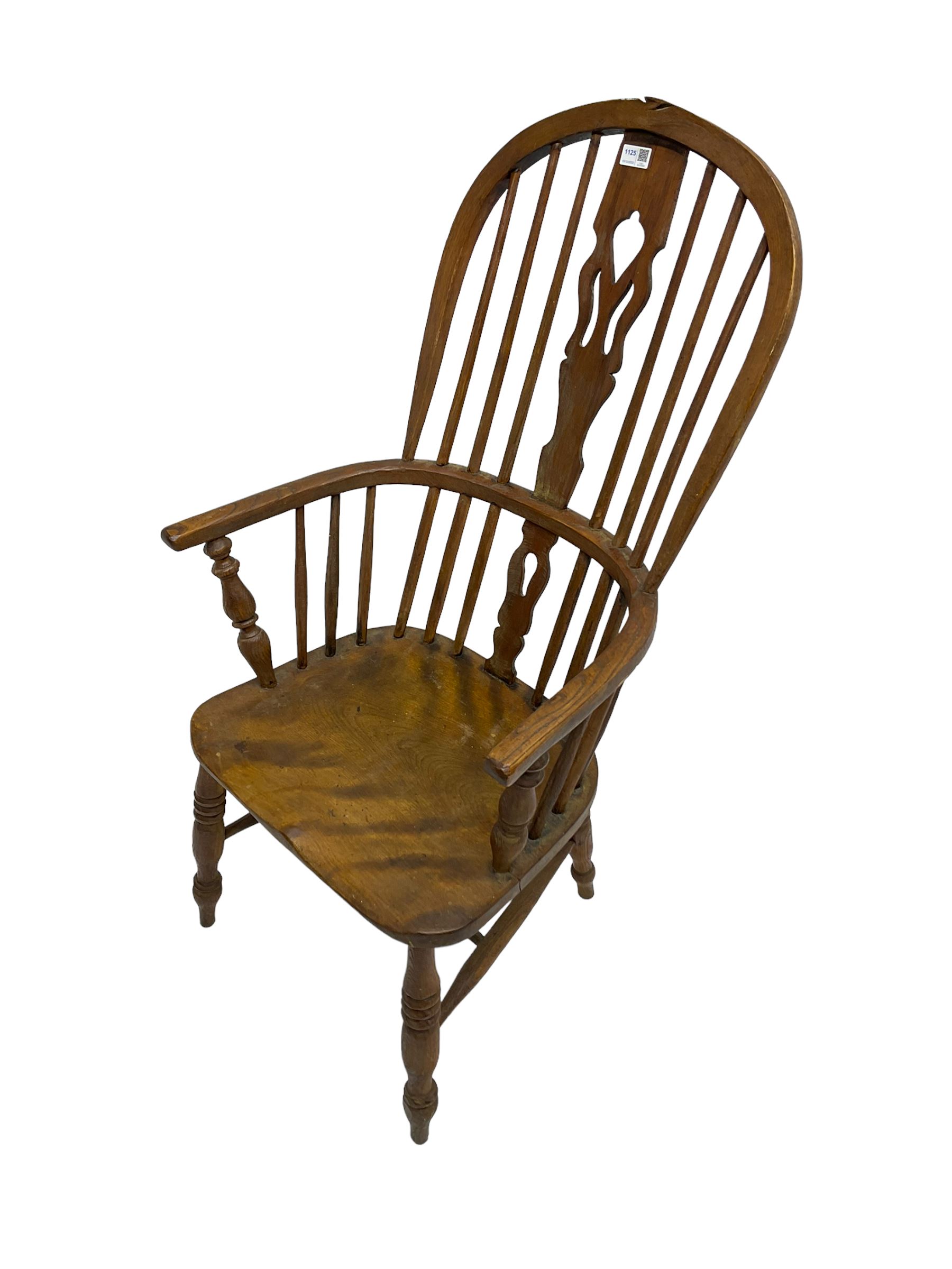 19th century elm and beech Windsor armchair - Image 4 of 6