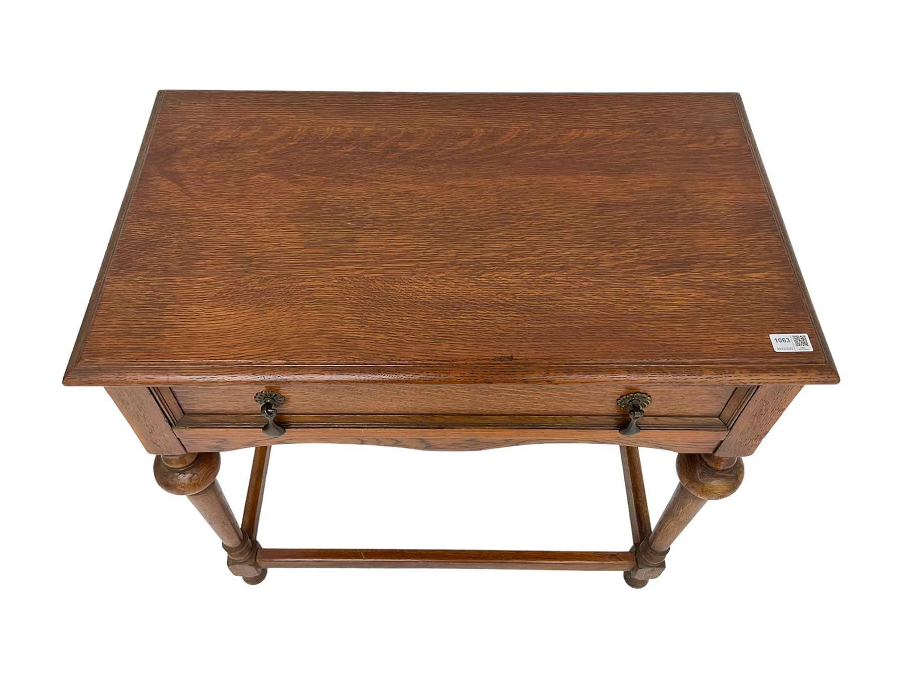 Late 20th century oak side table - Image 2 of 6