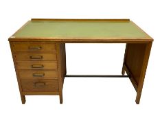 Mid-20th centre oak desk