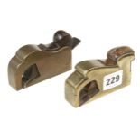 Two bullnose planes in brass and bronze 1" and 7/8" G+