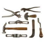 Eight shoe making tools incl. knives, heel shaves, float etc G
