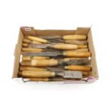 23 chisels with boxwood handles, some rust G
