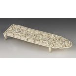 A beautifully decorated ivory cribbage peg board on 4 legs G++