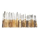 A roll of 22 carving tools G+