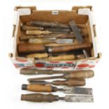 20 old chisels and gouges G