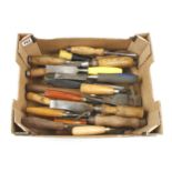 40 chisels and gouges G