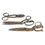 A pair of tailor's shears and two pairs of scissors G
