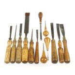 12 chisels, gouges or carving tools G